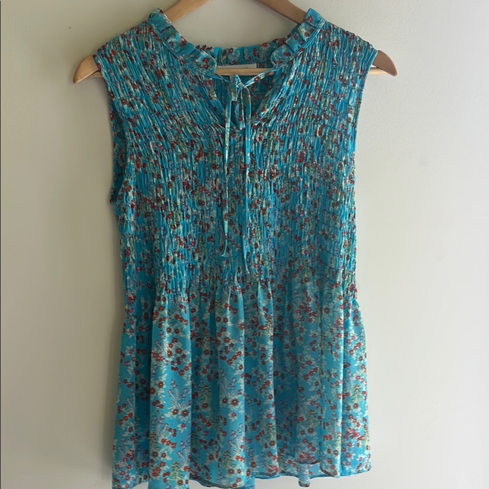 Dainty Floral Sleeveless Blouse-Blue